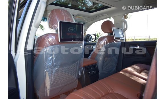 Buy Import Toyota Land Cruiser White Car in Import - Dubai in Marquesas Buy Import Toyota Land Cruiser White Car in Import - Dubai in Marquesas