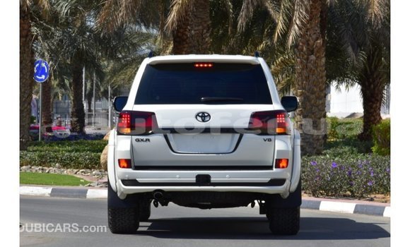 Buy Import Toyota Land Cruiser White Car in Import - Dubai in Marquesas Buy Import Toyota Land Cruiser White Car in Import - Dubai in Marquesas