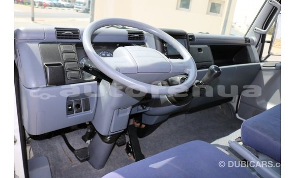 Acheter Import Voiture Mitsubishi Carisma Blanc à Import - Dubai, Marquesas