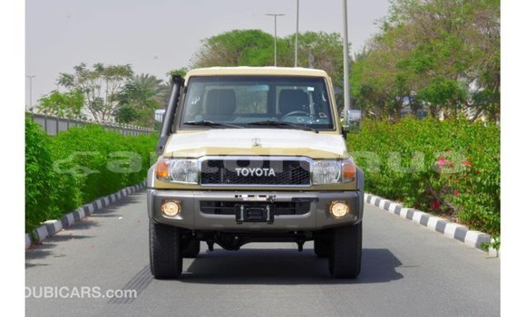 Buy Import Toyota Land Cruiser Beige Car in Import - Dubai in Marquesas Buy Import Toyota Land Cruiser Beige Car in Import - Dubai in Marquesas