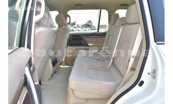 Buy Import Toyota Land Cruiser White Car in Import - Dubai in Marquesas Buy Import Toyota Land Cruiser White Car in Import - Dubai in Marquesas