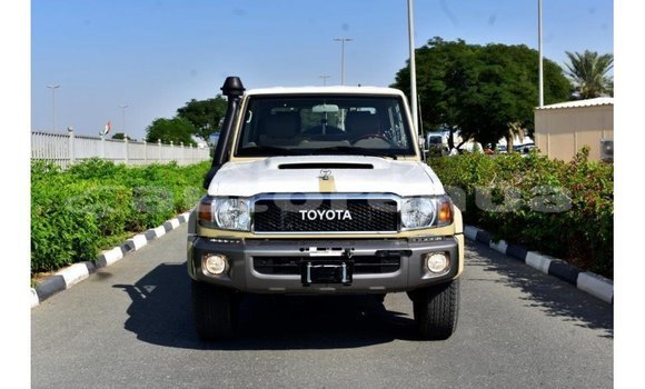 Buy Import Toyota Land Cruiser Beige Car in Import - Dubai in Marquesas Buy Import Toyota Land Cruiser Beige Car in Import - Dubai in Marquesas