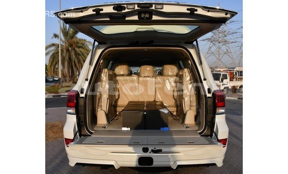 Buy Import Toyota Land Cruiser White Car in Import - Dubai in Marquesas Buy Import Toyota Land Cruiser White Car in Import - Dubai in Marquesas