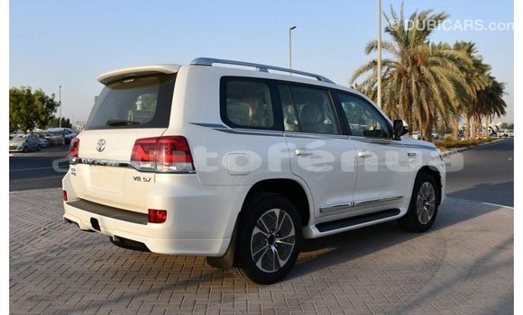 Buy Import Toyota Land Cruiser White Car in Import - Dubai in Marquesas Buy Import Toyota Land Cruiser White Car in Import - Dubai in Marquesas