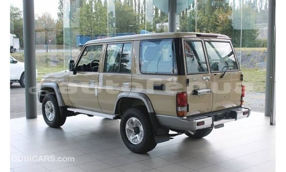 Acheter Import Voiture Toyota Land Cruiser Beige à Import - Dubai, Marquesas Acheter Import Voiture Toyota Land Cruiser Beige à Import - Dubai, Marquesas