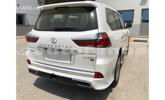Acheter Import Voiture Lexus LX Blanc à Import - Dubai, Marquesas Acheter Import Voiture Lexus LX Blanc à Import - Dubai, Marquesas