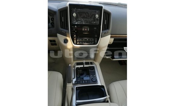 Buy Import Toyota Land Cruiser White Car in Import - Dubai in Marquesas Buy Import Toyota Land Cruiser White Car in Import - Dubai in Marquesas
