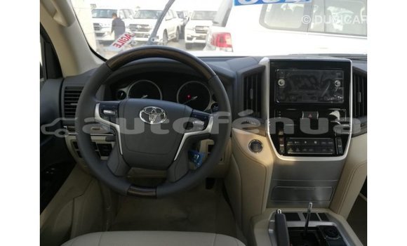 Buy Import Toyota Land Cruiser White Car in Import - Dubai in Marquesas Buy Import Toyota Land Cruiser White Car in Import - Dubai in Marquesas