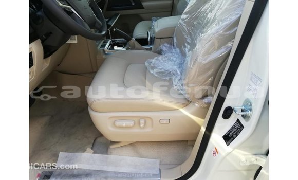 Buy Import Toyota Land Cruiser White Car in Import - Dubai in Marquesas Buy Import Toyota Land Cruiser White Car in Import - Dubai in Marquesas