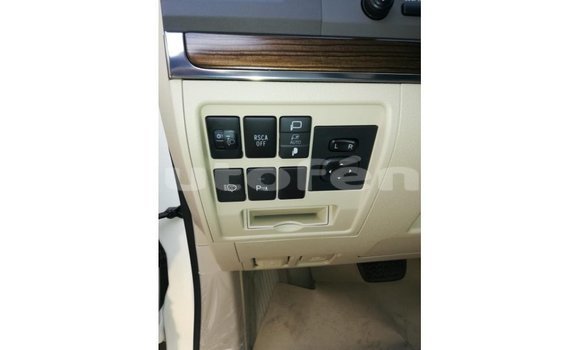 Buy Import Toyota Land Cruiser White Car in Import - Dubai in Marquesas Buy Import Toyota Land Cruiser White Car in Import - Dubai in Marquesas