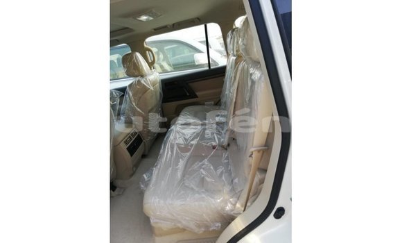 Buy Import Toyota Land Cruiser White Car in Import - Dubai in Marquesas Buy Import Toyota Land Cruiser White Car in Import - Dubai in Marquesas