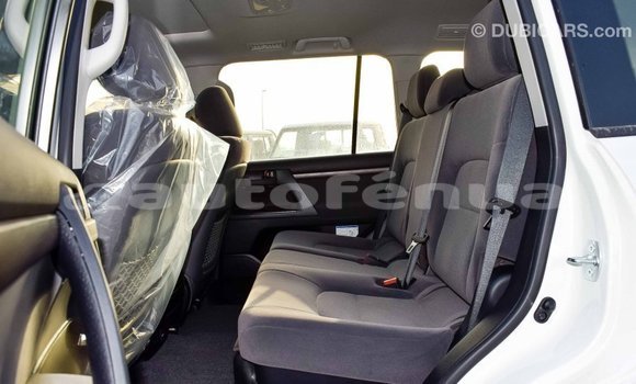 Buy Import Toyota Land Cruiser White Car in Import - Dubai in Marquesas Buy Import Toyota Land Cruiser White Car in Import - Dubai in Marquesas