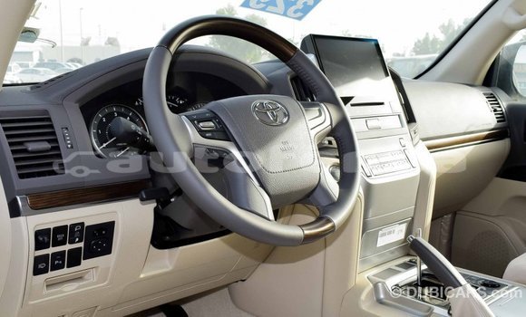 Buy Import Toyota Land Cruiser White Car in Import - Dubai in Marquesas Buy Import Toyota Land Cruiser White Car in Import - Dubai in Marquesas