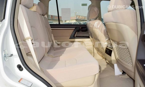 Buy Import Toyota Land Cruiser White Car in Import - Dubai in Marquesas Buy Import Toyota Land Cruiser White Car in Import - Dubai in Marquesas