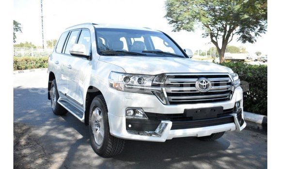 Buy Import Toyota Land Cruiser White Car in Import - Dubai in Marquesas Buy Import Toyota Land Cruiser White Car in Import - Dubai in Marquesas