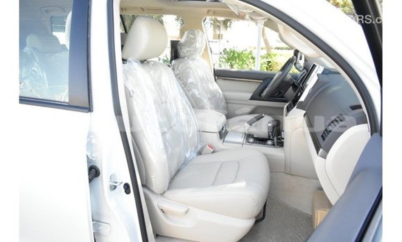 Buy Import Toyota Land Cruiser White Car in Import - Dubai in Marquesas Buy Import Toyota Land Cruiser White Car in Import - Dubai in Marquesas