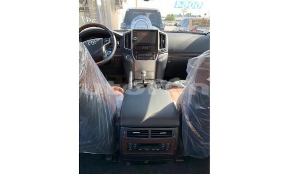 Acheter Import Voiture Toyota Land Cruiser Blanc à Import - Dubai, Marquesas Acheter Import Voiture Toyota Land Cruiser Blanc à Import - Dubai, Marquesas
