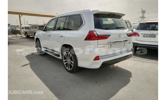 Acheter Import Voiture Lexus LX Blanc à Import - Dubai, Marquesas Acheter Import Voiture Lexus LX Blanc à Import - Dubai, Marquesas