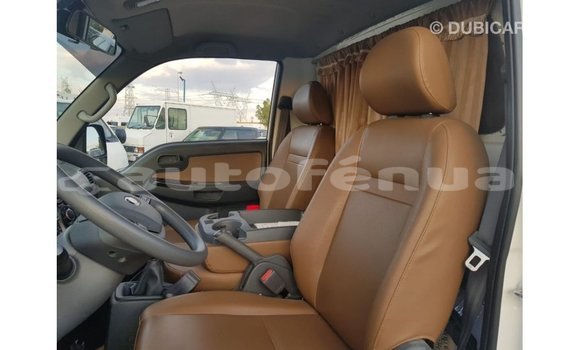 Acheter Import Voiture Kia Carens Blanc à Import - Dubai, Marquesas Acheter Import Voiture Kia Carens Blanc à Import - Dubai, Marquesas