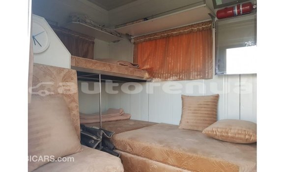 Acheter Import Voiture Kia Carens Blanc à Import - Dubai, Marquesas Acheter Import Voiture Kia Carens Blanc à Import - Dubai, Marquesas