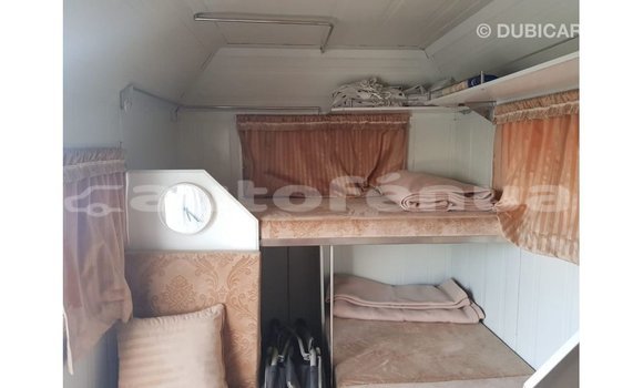 Acheter Import Voiture Kia Carens Blanc à Import - Dubai, Marquesas Acheter Import Voiture Kia Carens Blanc à Import - Dubai, Marquesas