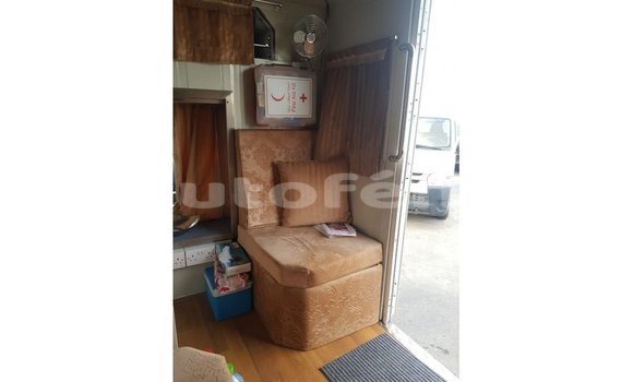 Acheter Import Voiture Kia Carens Blanc à Import - Dubai, Marquesas Acheter Import Voiture Kia Carens Blanc à Import - Dubai, Marquesas