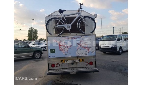 Acheter Import Voiture Kia Carens Blanc à Import - Dubai, Marquesas Acheter Import Voiture Kia Carens Blanc à Import - Dubai, Marquesas