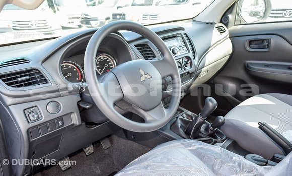 Buy Import Mitsubishi L200 White Car in Import - Dubai in Marquesas Buy Import Mitsubishi L200 White Car in Import - Dubai in Marquesas