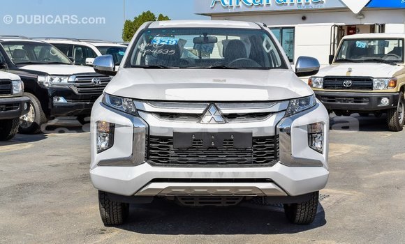 Buy Import Mitsubishi L200 White Car in Import - Dubai in Marquesas Buy Import Mitsubishi L200 White Car in Import - Dubai in Marquesas