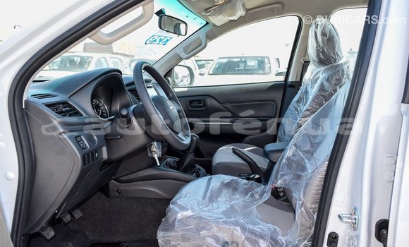 Buy Import Mitsubishi L200 White Car in Import - Dubai in Marquesas Buy Import Mitsubishi L200 White Car in Import - Dubai in Marquesas