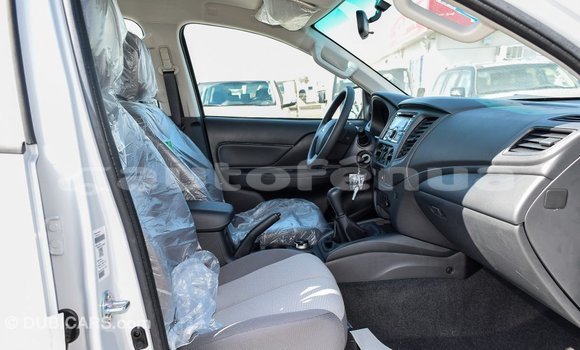 Buy Import Mitsubishi L200 White Car in Import - Dubai in Marquesas Buy Import Mitsubishi L200 White Car in Import - Dubai in Marquesas