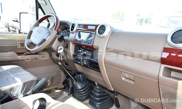 Buy Import Toyota Land Cruiser Beige Car in Import - Dubai in Marquesas Buy Import Toyota Land Cruiser Beige Car in Import - Dubai in Marquesas