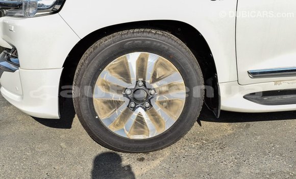 Buy Import Toyota Land Cruiser White Car in Import - Dubai in Marquesas Buy Import Toyota Land Cruiser White Car in Import - Dubai in Marquesas