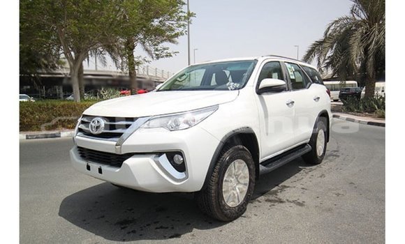 Acheter Import Voiture Toyota Fortuner Blanc à Import - Dubai, Marquesas Acheter Import Voiture Toyota Fortuner Blanc à Import - Dubai, Marquesas
