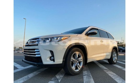 Acheter Import Voiture Toyota Highlander Blanc à Import - Dubai, Marquesas Acheter Import Voiture Toyota Highlander Blanc à Import - Dubai, Marquesas