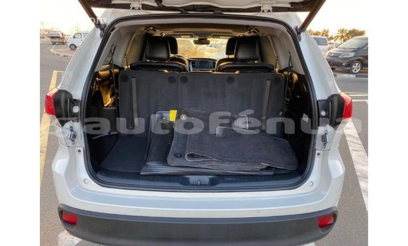 Acheter Import Voiture Toyota Highlander Blanc à Import - Dubai, Marquesas Acheter Import Voiture Toyota Highlander Blanc à Import - Dubai, Marquesas