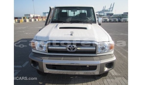 Acheter Import Voiture Toyota Land Cruiser Blanc à Import - Dubai, Marquesas Acheter Import Voiture Toyota Land Cruiser Blanc à Import - Dubai, Marquesas