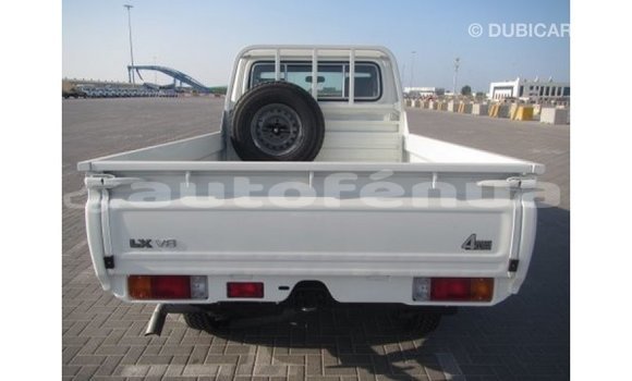 Acheter Import Voiture Toyota Land Cruiser Blanc à Import - Dubai, Marquesas Acheter Import Voiture Toyota Land Cruiser Blanc à Import - Dubai, Marquesas