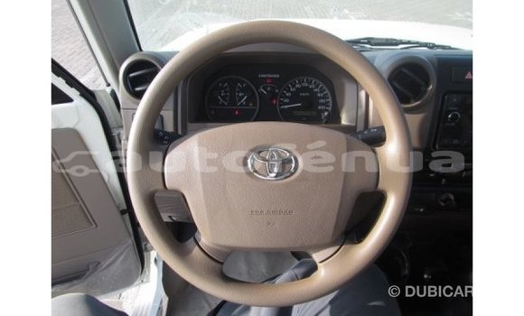 Acheter Import Voiture Toyota Land Cruiser Blanc à Import - Dubai, Marquesas Acheter Import Voiture Toyota Land Cruiser Blanc à Import - Dubai, Marquesas