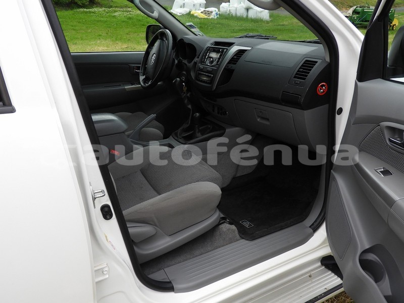 Big with watermark toyota hilux tubuai amaru 2456