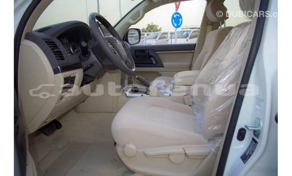 Buy Import Toyota Land Cruiser White Car in Import - Dubai in Marquesas Buy Import Toyota Land Cruiser White Car in Import - Dubai in Marquesas