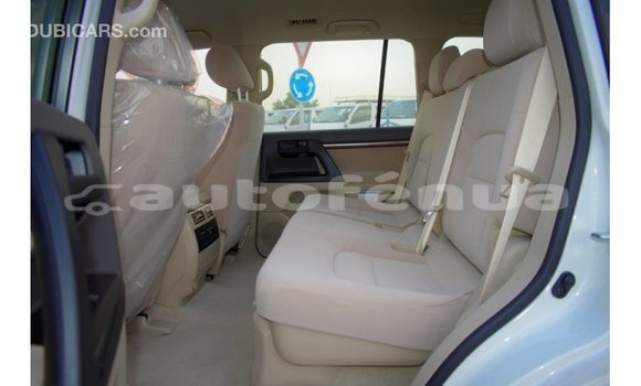 Buy Import Toyota Land Cruiser White Car in Import - Dubai in Marquesas Buy Import Toyota Land Cruiser White Car in Import - Dubai in Marquesas