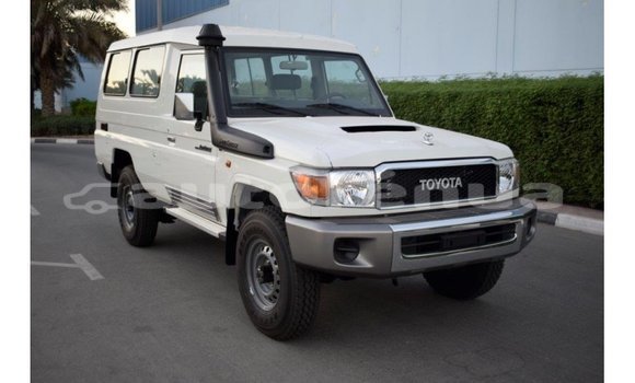 Buy Import Toyota Land Cruiser White Car in Import - Dubai in Marquesas Buy Import Toyota Land Cruiser White Car in Import - Dubai in Marquesas