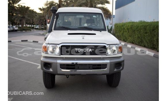 Buy Import Toyota Land Cruiser White Car in Import - Dubai in Marquesas Buy Import Toyota Land Cruiser White Car in Import - Dubai in Marquesas