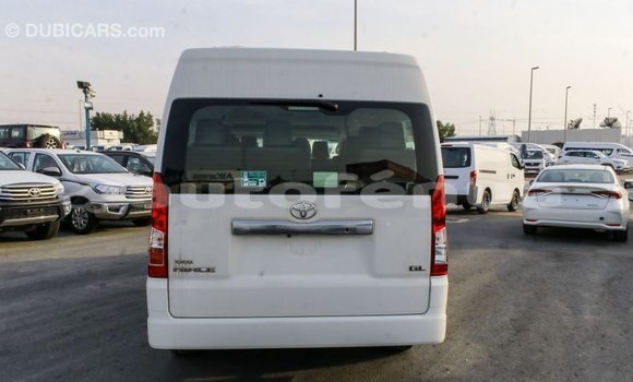 Acheter Import Voiture Toyota Hiace Blanc à Import - Dubai, Marquesas Acheter Import Voiture Toyota Hiace Blanc à Import - Dubai, Marquesas