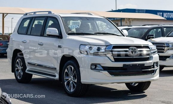 Acheter Import Voiture Toyota Land Cruiser Blanc à Import - Dubai, Marquesas Acheter Import Voiture Toyota Land Cruiser Blanc à Import - Dubai, Marquesas