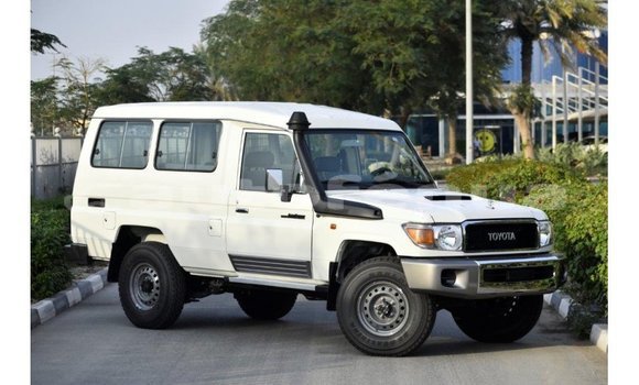 Buy Import Toyota Land Cruiser White Car in Import - Dubai in Marquesas Buy Import Toyota Land Cruiser White Car in Import - Dubai in Marquesas