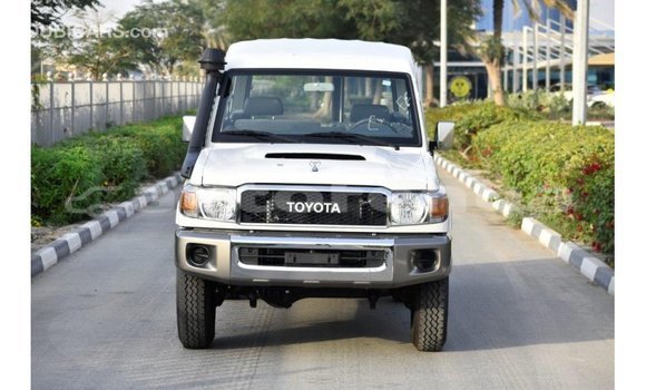 Buy Import Toyota Land Cruiser White Car in Import - Dubai in Marquesas Buy Import Toyota Land Cruiser White Car in Import - Dubai in Marquesas