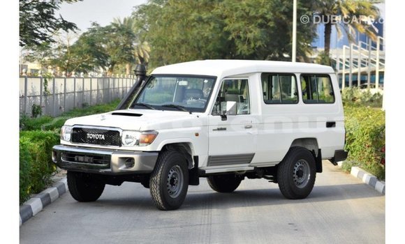 Buy Import Toyota Land Cruiser White Car in Import - Dubai in Marquesas Buy Import Toyota Land Cruiser White Car in Import - Dubai in Marquesas