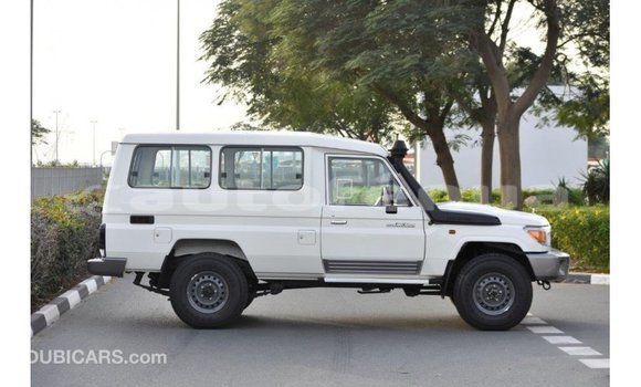 Buy Import Toyota Land Cruiser White Car in Import - Dubai in Marquesas Buy Import Toyota Land Cruiser White Car in Import - Dubai in Marquesas